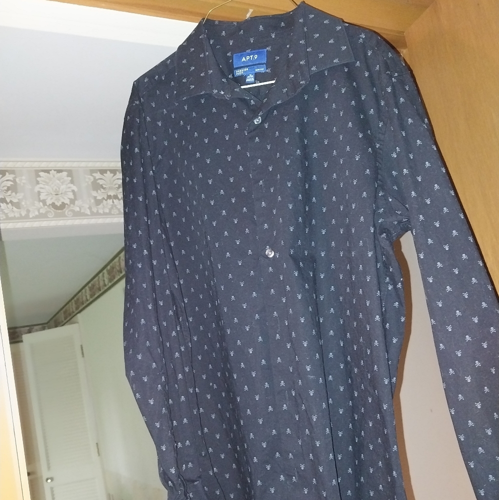 Mens Apt. 9 Casual Button Down Black Shirt w/ small skull n crossbones